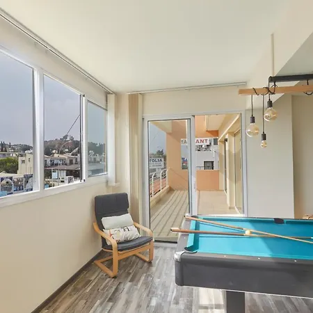 Spectacular Sea View, Private Jacuzzi & Table Pool アパート プロタラス