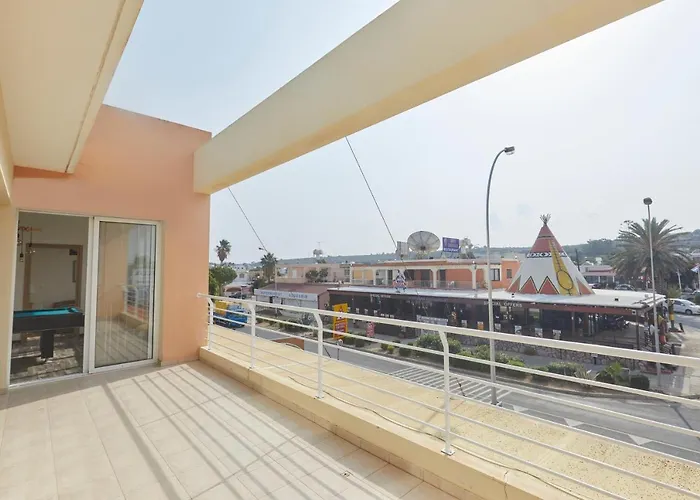 Spectacular Sea View, Private Jacuzzi & Table Pool