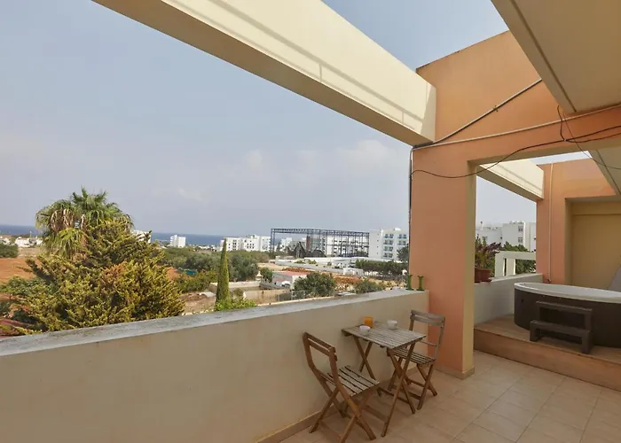 Spectacular Sea View, Private Jacuzzi & Table Pool