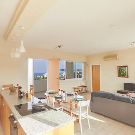 Spectacular Sea View, Private Jacuzzi & Table Pool Apartment