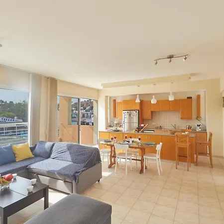 Apartment Spectacular Sea View, Private Jacuzzi & Table Pool