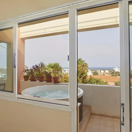 Spectacular Sea View, Private Jacuzzi & Table Pool Apartment *