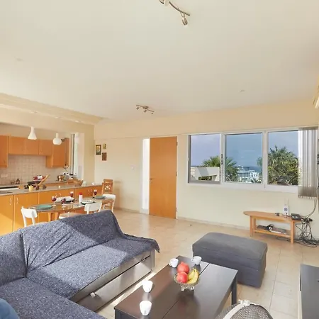 Spectacular Sea View, Private Jacuzzi & Table Pool Apartment